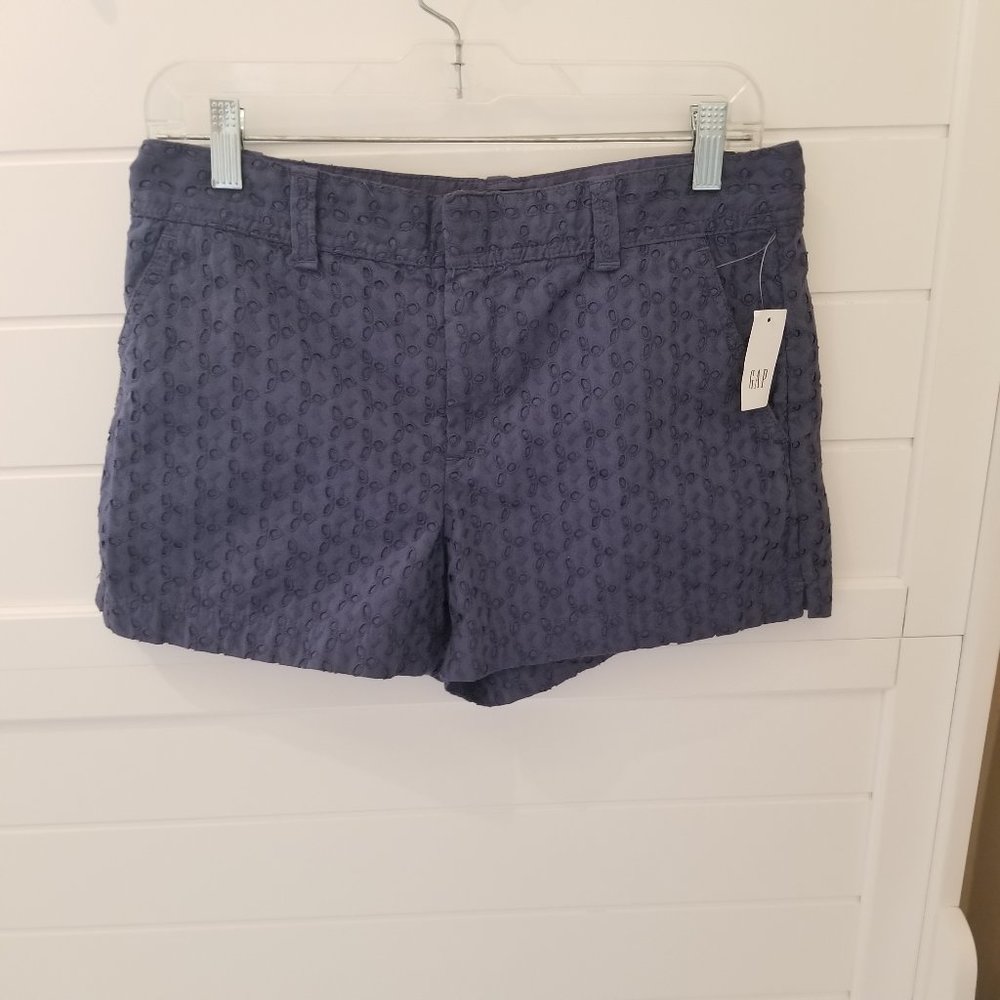 Women's Gap size 6 eyelet shorts